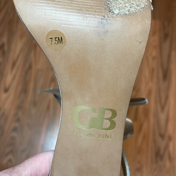 Gianni Bini Prom-Queen Light Gold Sandals, Heels, bows, 7.5 - Picture 8 of 9